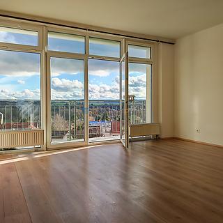 Pronájem bytu 2+1 80 m² Říčany, Komenského náměstí
