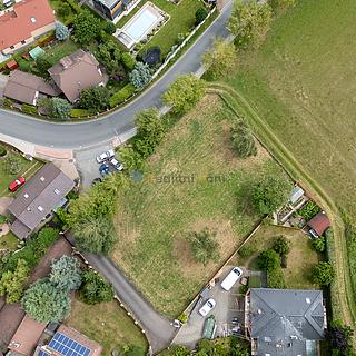 Prodej stavební parcely 1 493 m² Velké Popovice