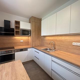 Pronájem bytu 2+1 65 m&sup2; Veselí nad Moravou