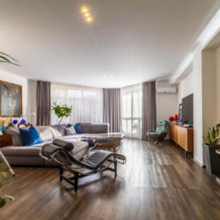 Prodej bytu 4+kk 215 m² Praha