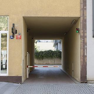 Pronájem parkovacího místa 12 m² Praha Karlín, Křižíkova