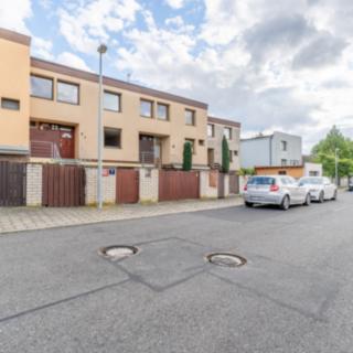 Pronájem rodinného domu 226 m² Praha