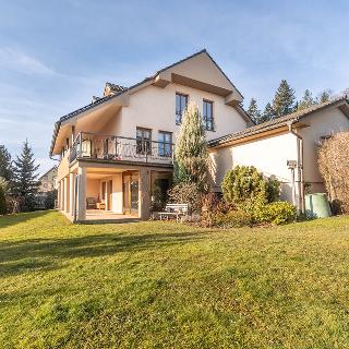 Prodej rodinného domu 420 m² Černolice