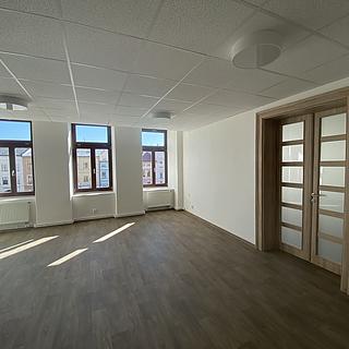 Pronájem bytu 3+1 110 m² Frýdek-Místek Místek, náměstí Svobody