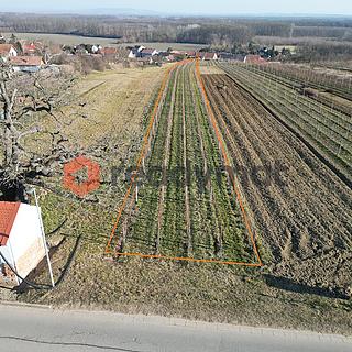 Prodej stavební parcely 2 052 m² Týnec