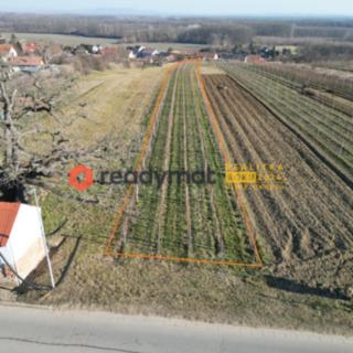Prodej stavební parcely 2 052 m² Týnec