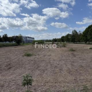 Prodej komerčního pozemku 5601 m² Králův Dvůr