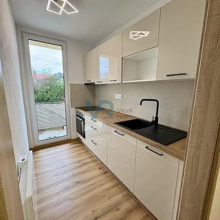 Prodej bytu 2+1 54 m² Slavče