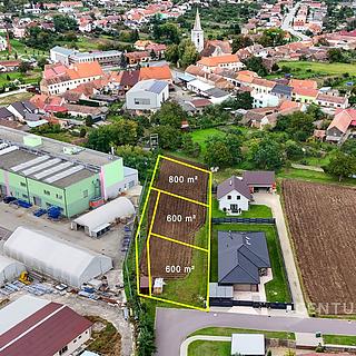 Prodej stavební parcely 800 m² Hostěradice