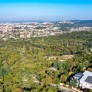 Prodej stavební parcely 2 004 m² Brno Židenice, Révová