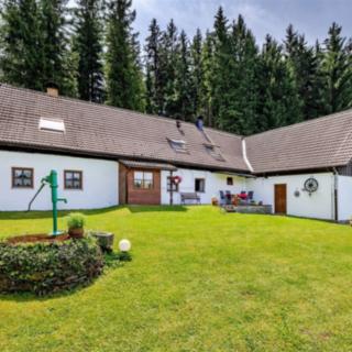 Prodej rodinného domu 303 m² Frymburk