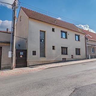 Prodej rodinného domu 216 m² Hostouň