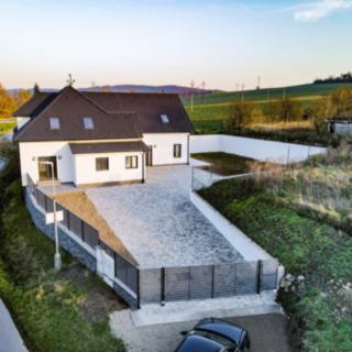 Prodej rodinného domu 360 m² Chyňava