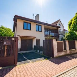 Prodej rodinného domu 200 m² Praha Dolní Měcholupy, Na Slavíkově