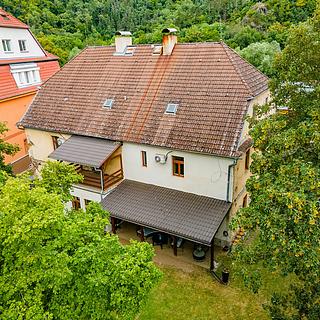 Prodej rodinného domu 300 m² Roztoky