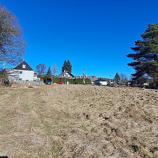 Prodej stavební parcely 1 163 m² Pila