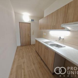 Pronájem bytu 1+kk a garsoniéry 28 m² Kroměříž, Oskol