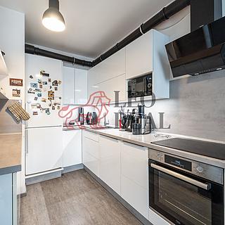 Prodej bytu 3+kk 74 m² Praha Dubeč, Pod Horkami