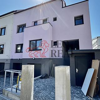 Pronájem bytu 1+kk a garsoniéry 31 m² Uherské Hradiště, Kollárova