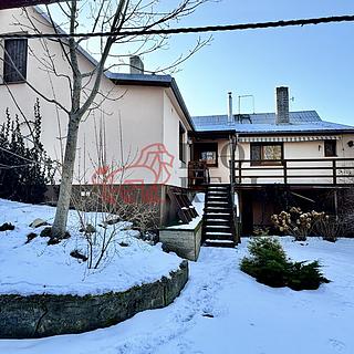 Prodej rodinného domu 250 m&sup2; Lopeník