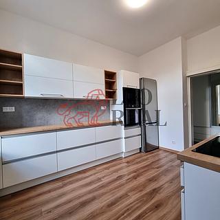 Prodej bytu 4+1 104 m² Opava Předměstí, Zborovská