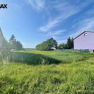 Prodej stavební parcely 678 m² Přáslavice