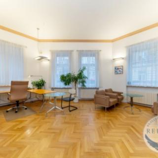 Pronájem kanceláře 166 m² Praha