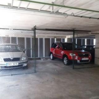 Pronájem garáže 13 m² Praha, Milevská