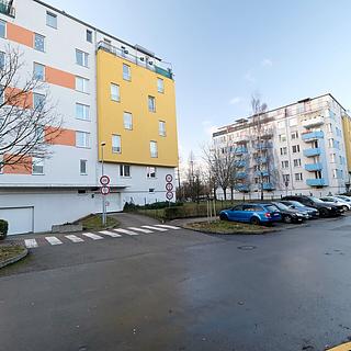 Pronájem parkovacího místa 12 m² Praha Letňany, Bechlínská