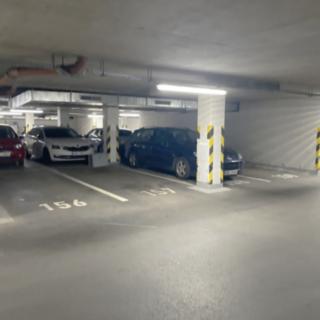 Pronájem parkovacího místa 12 m² Praha