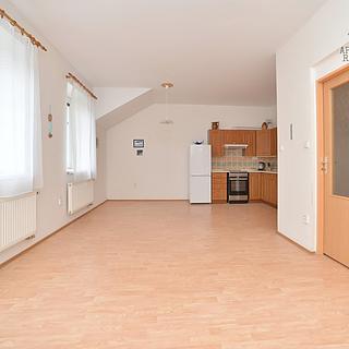 Pronájem bytu 2+kk 59 m² Milovice Mladá, Kaštanová
