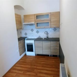 Pronájem bytu 1+kk a garsoniéry 30 m² Strakonice I, Velké náměstí