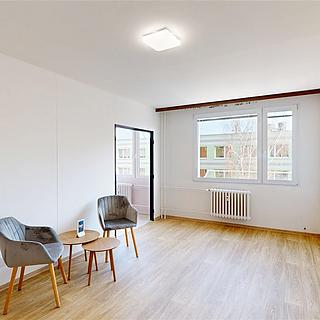 Prodej bytu 3+1 76 m² Králův Dvůr, Nad Stadionem