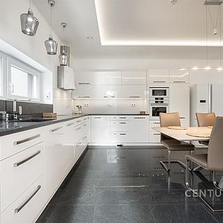 Prodej rodinného domu, 224m²