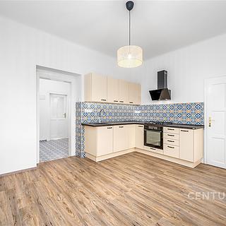 Pronájem bytu 3+1 90 m² Praha