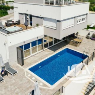 Prodej rodinného domu, 220m²