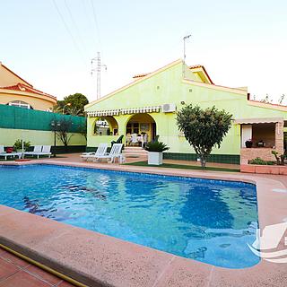 Prodej rodinného domu, 214m²