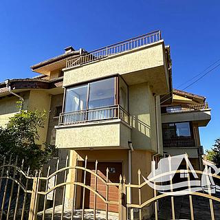 Prodej rodinného domu, 318m²