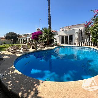 Prodej rodinného domu, 273m²