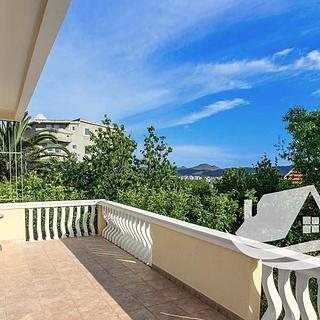 Prodej rodinného domu, 390m²