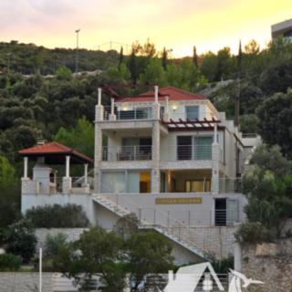 Prodej rodinného domu, 240m²