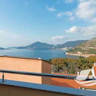 Prodej bytu 3+kk 95 m² v Černé Hoře