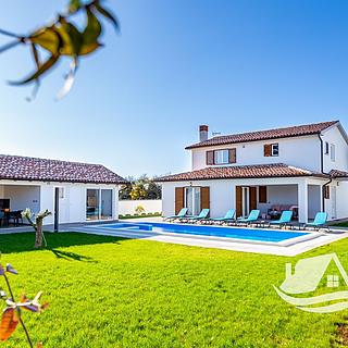 Prodej rodinného domu, 340m²