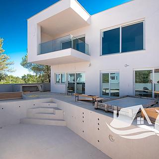 Prodej rodinného domu, 230m²