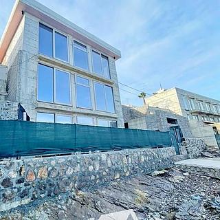 Prodej rodinného domu, 200m²