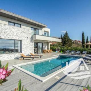 Prodej rodinného domu, 195m²