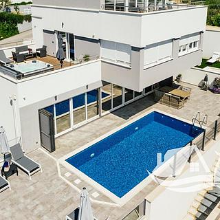 Prodej rodinného domu, 220m&sup2;