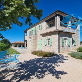 Prodej rodinného domu, 251m²