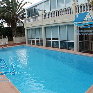 Prodej rodinného domu, 370m²