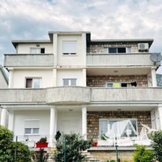 Prodej rodinného domu, 330m²